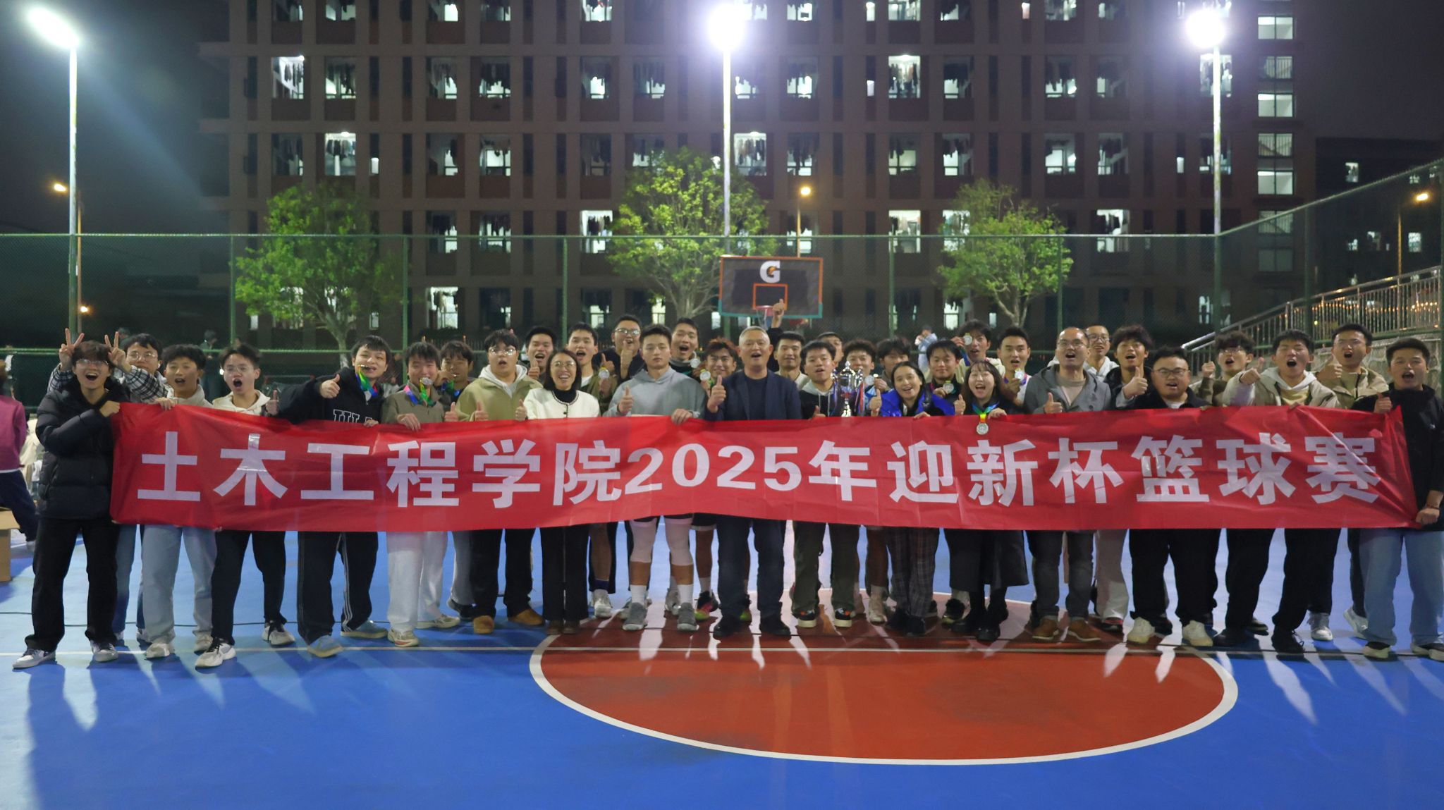 喜报|迎新杯篮球赛：土木学子斩获男篮亚军